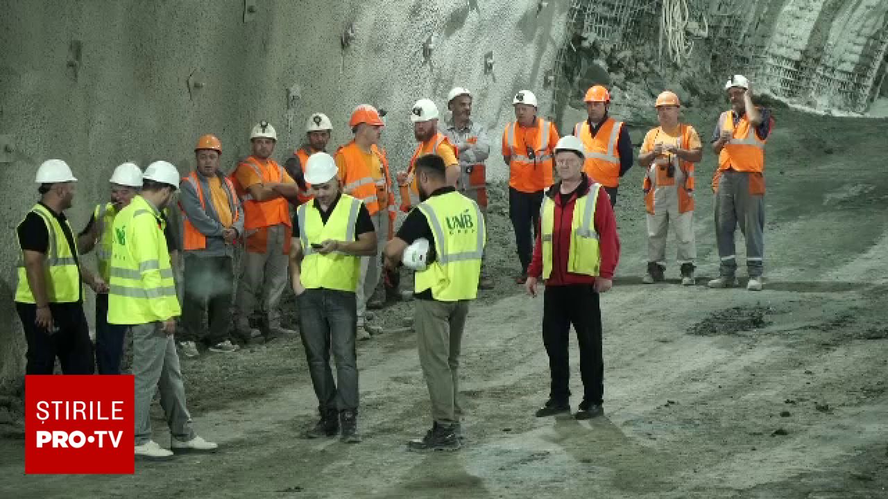 Moment istoric pe A1: Constructorii au străpuns tunelul rutier de la Holdea, cel mai lung din România