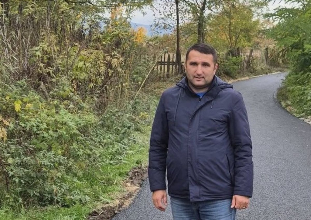 Primarul comunei Pui este acuzat că a agresat-o fizic pe secretara instituției