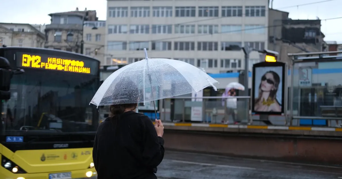 Avertizări meteo în România: Cod Portocaliu și Cod Galben pentru ploi și ninsori