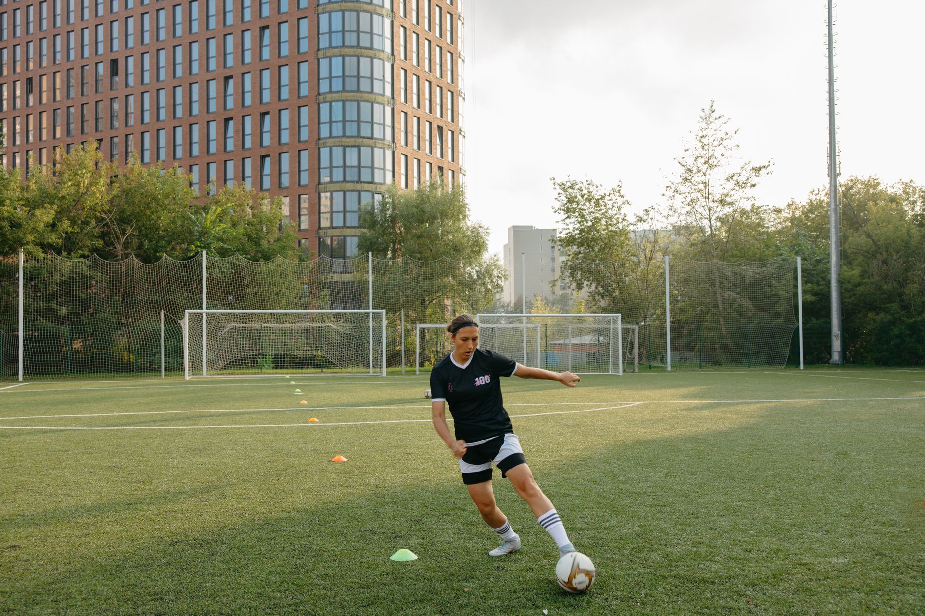Aymen Boutoutaou încasează un salariu de 480.000 de euro pe an la FCSB