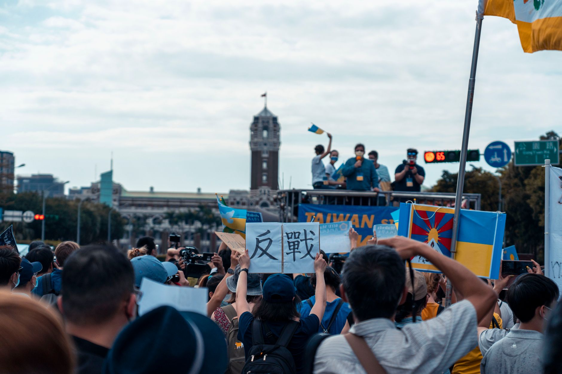 Donald Trump a reacționat violent la un miting electoral după ce a fost întrerupt de un protestatar