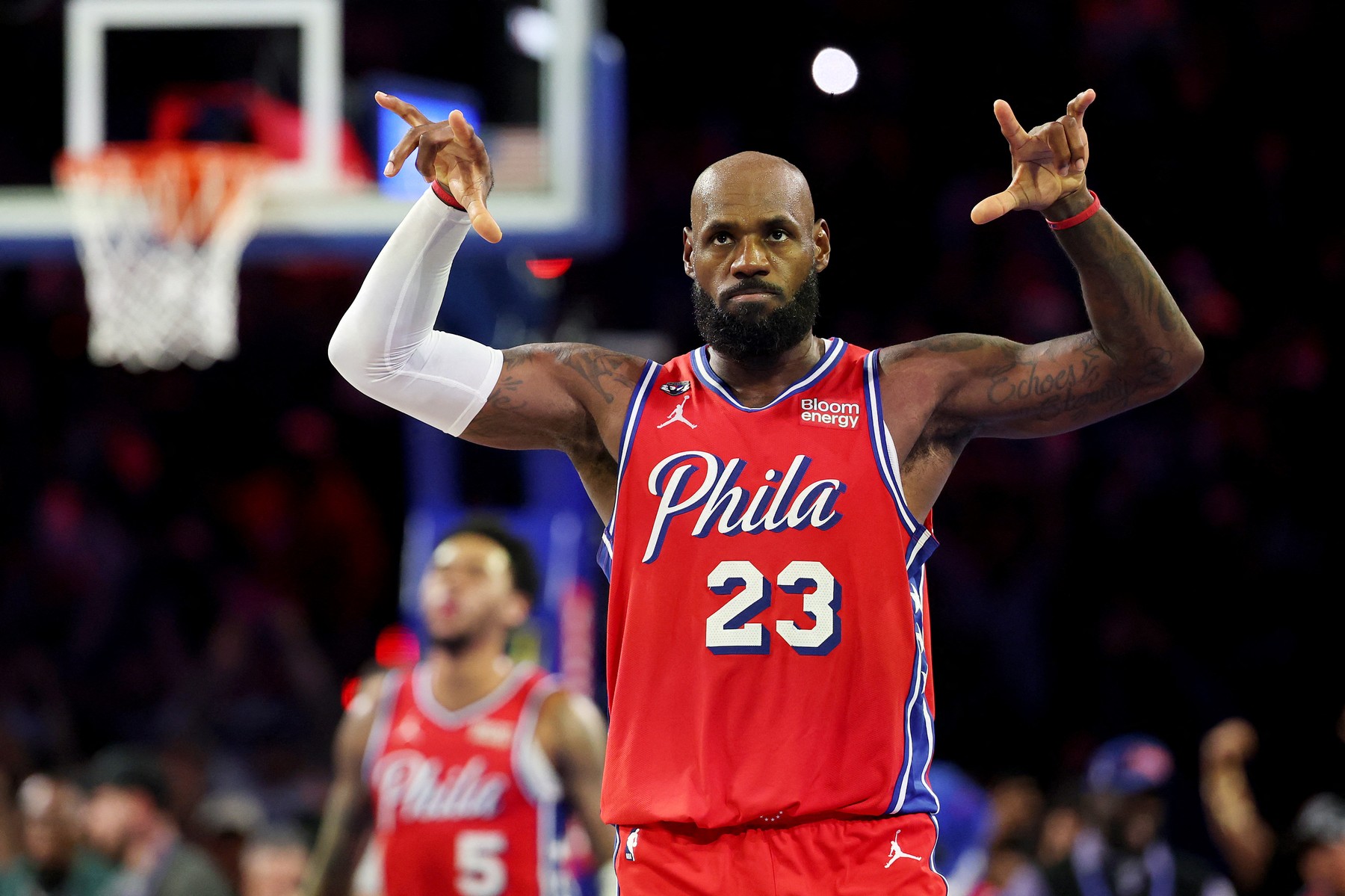 LeBron James oferă o performanță remarcabilă în NBA, în victoria Philadelphia Sixers asupra New York Knicks