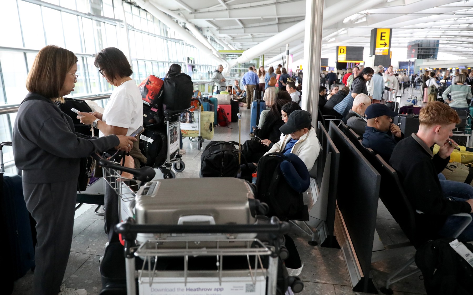 Defecțiune software a blocat traficul aerian în Marea Britanie: mii de zboruri anulate