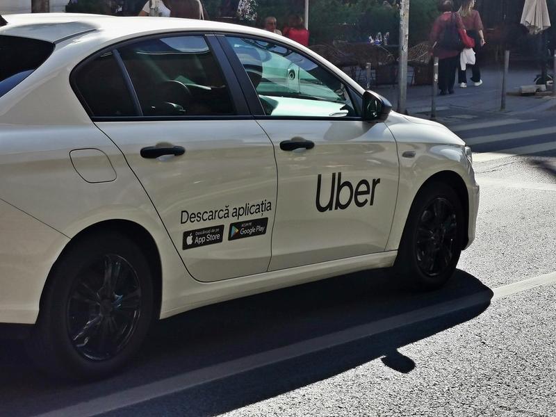 Uber va plăti 40 de milioane de dolari pentru moartea unei tinere lăsate pe autostradă