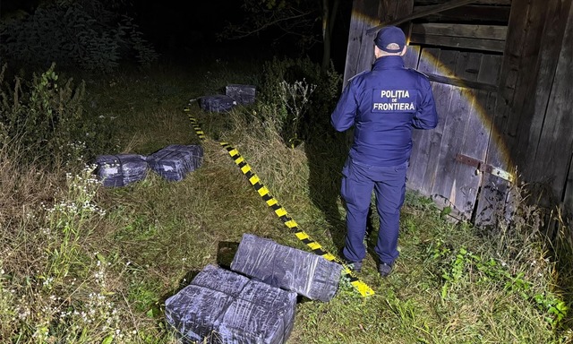 Trei bărbați au fugit în Ucraina după ce au abandonat mii de țigări de contrabandă pe malul Tisei