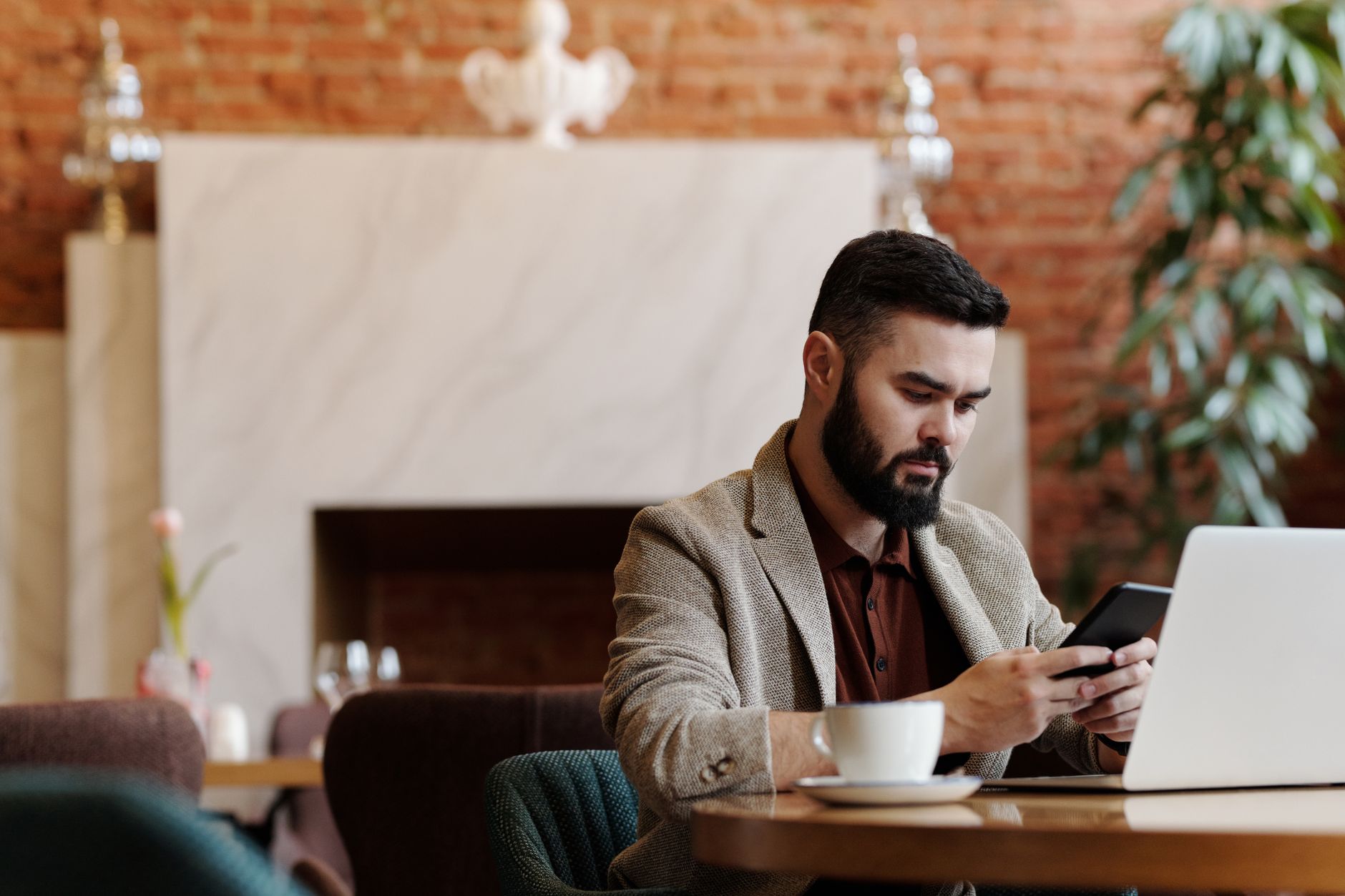 Pericolul rețelelor Wi-Fi publice: cum pot fi furate datele bancare și parolele utilizatorilor