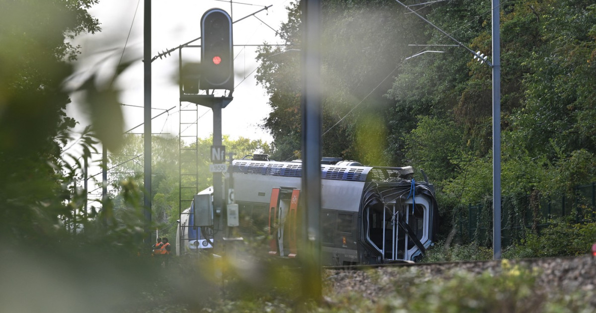 Poliția din Franța investighează ipoteza unui sabotaj după deraierea unui tren în Normandia