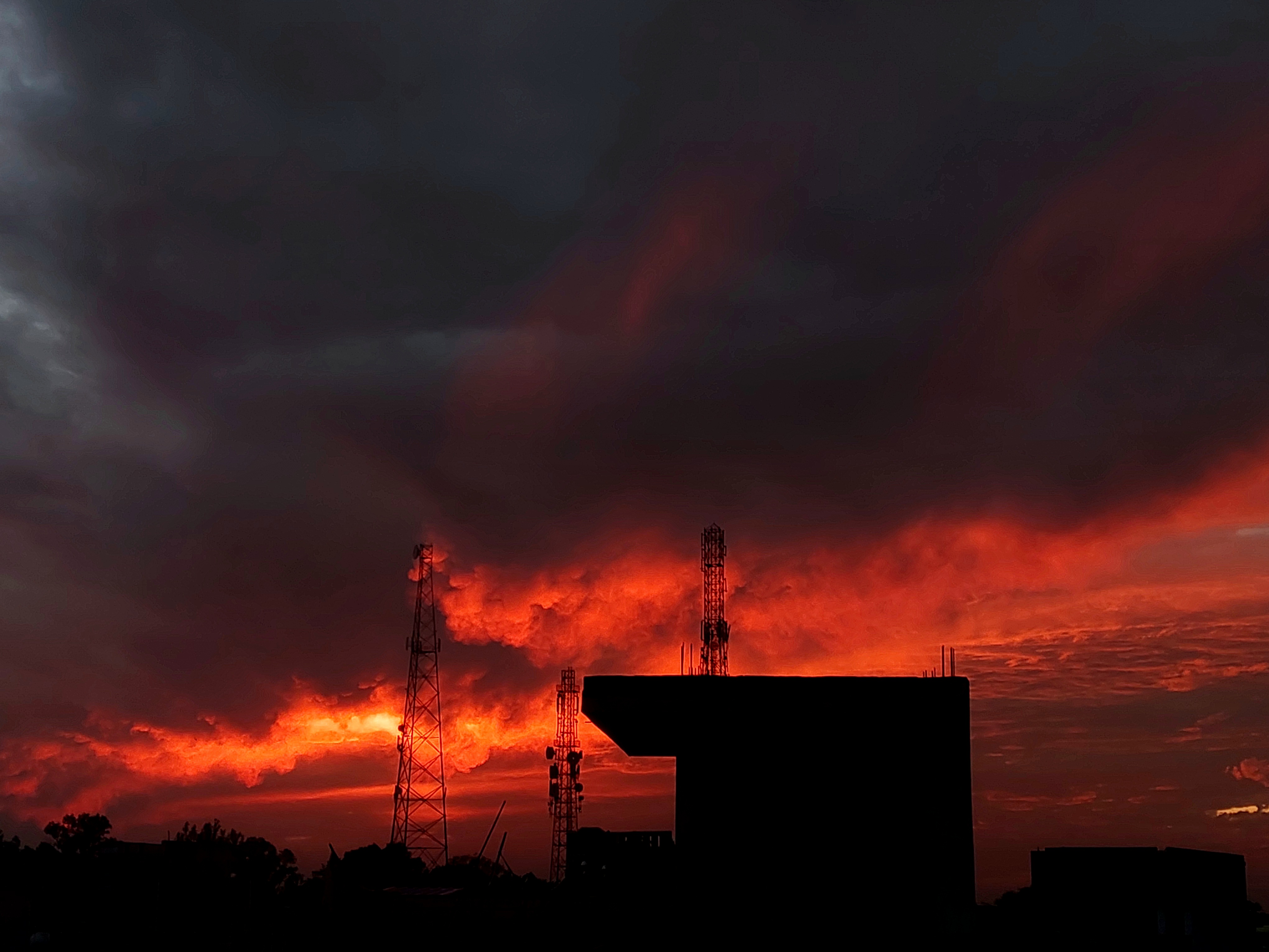 Vremea se schimbă în București: de la temperaturi de 30 de grade la ploi și vânt puternic