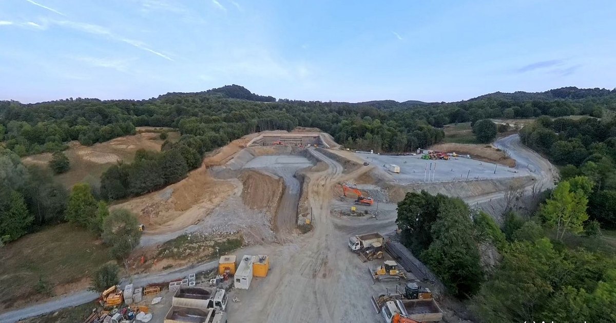 Pregătiri pentru forajul Tunelului Poiana: Uriașa de 3.300 de tone intră în faza de montaj