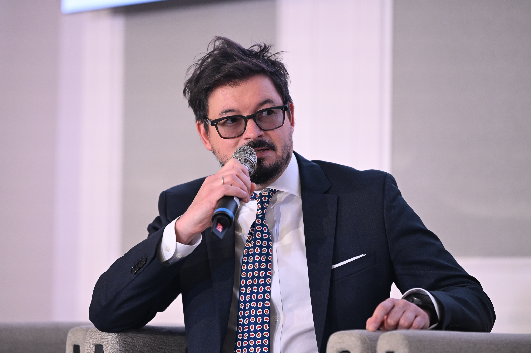 Tudor Cristea de la CrowdStrike: Companiile trebuie să permită utilizarea AI, dar cu monitorizare strictă