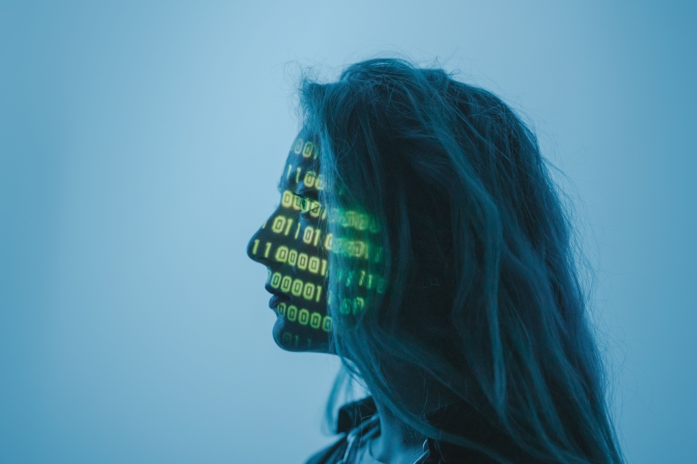 Inteligența artificială transformă modul în care sunt identificate persoanele urmărite de justiție
