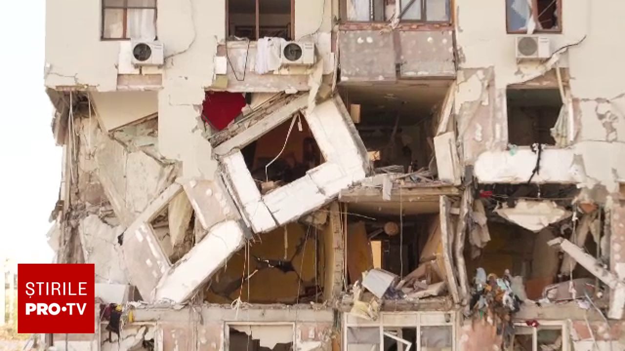 Demolarea blocului din Rahova ar putea începe săptămâna viitoare. Vor rămâne doar trei etaje