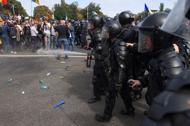 Acțiune de amploare a poliției în 15 județe pentru violențele de la protestul ciobanilor din Piața Victoriei