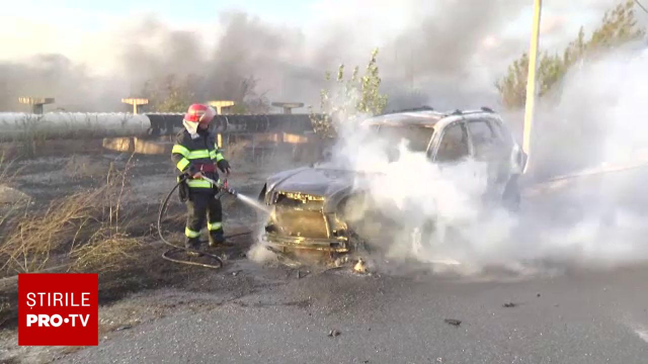 Două incendii majore la Drobeta-Turnu Severin: o fabrică de hârtie a fost distrusă, iar vegetația a ars case