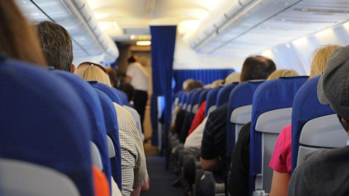 Incident periculos la bordul unui Boeing 777-300: o baterie externă a luat foc la 9.000 de metri înălțime