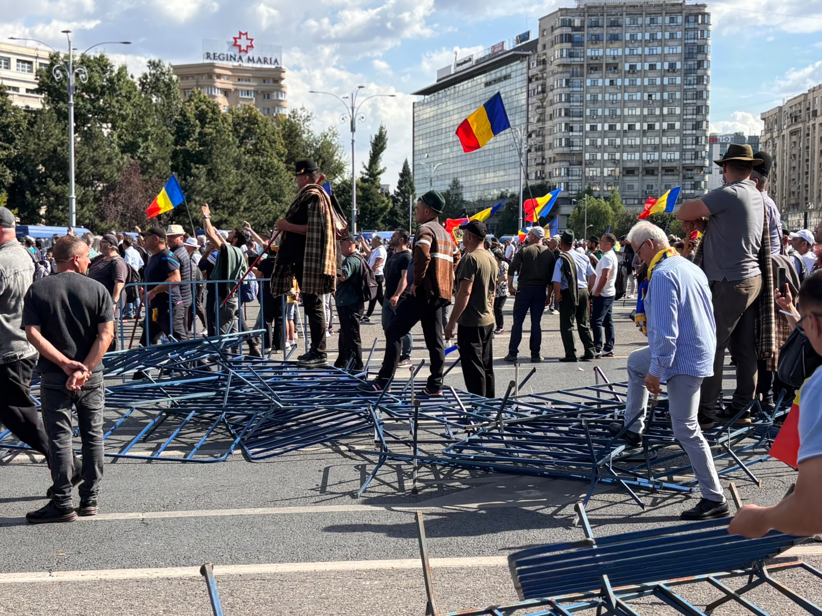 Percheziții masive în 15 județe pentru violențele de la protestul din Piața Victoriei din 15 septembrie