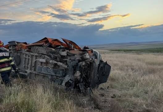 Microbuz cu pasageri răsturnat pe DC 82, în zona Săcele. Șase persoane au fost rănite