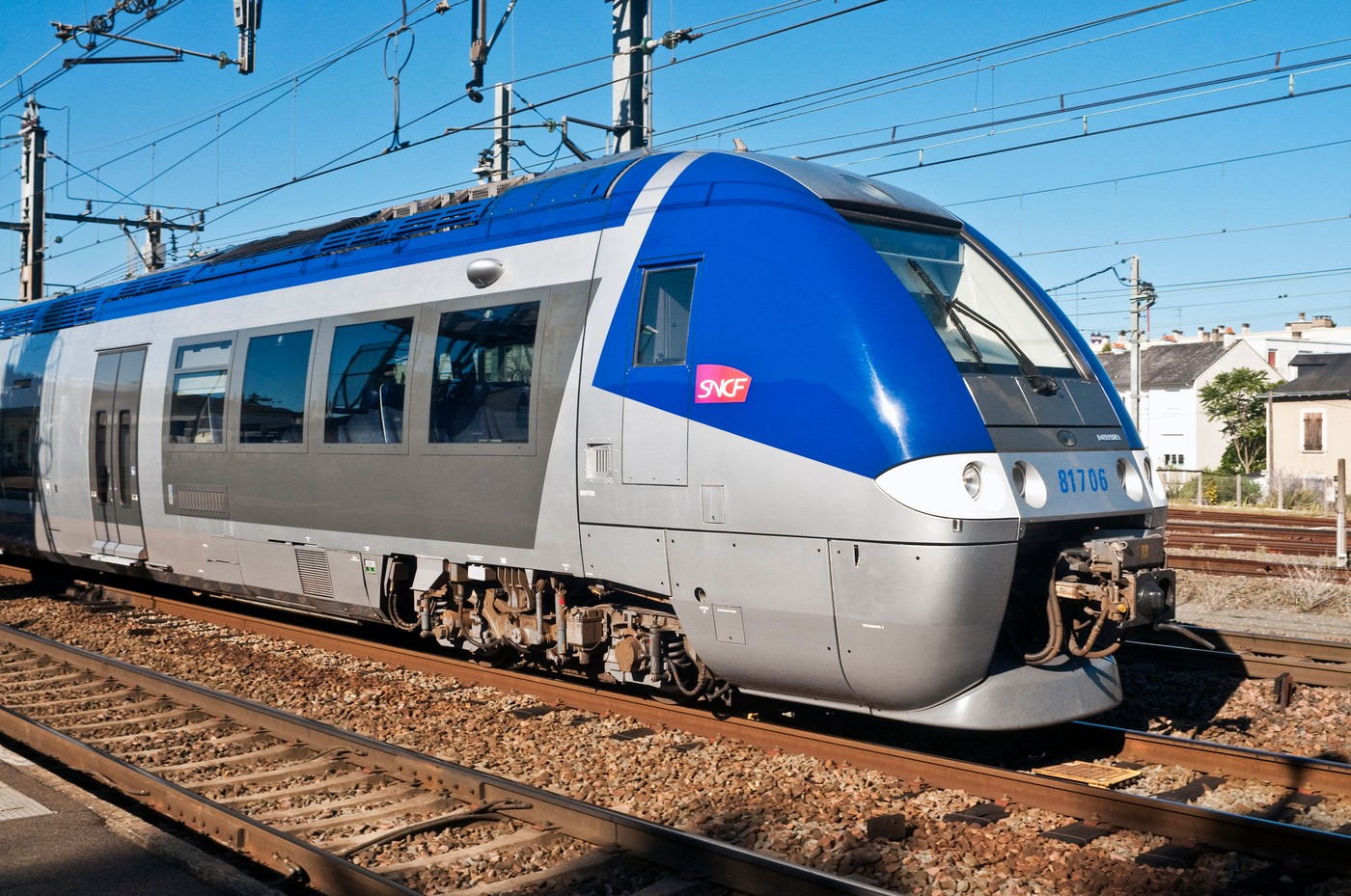 Accident feroviar sever în Normandia: Tren deraiat cu zeci de pasageri răniți între Rouen și Caen