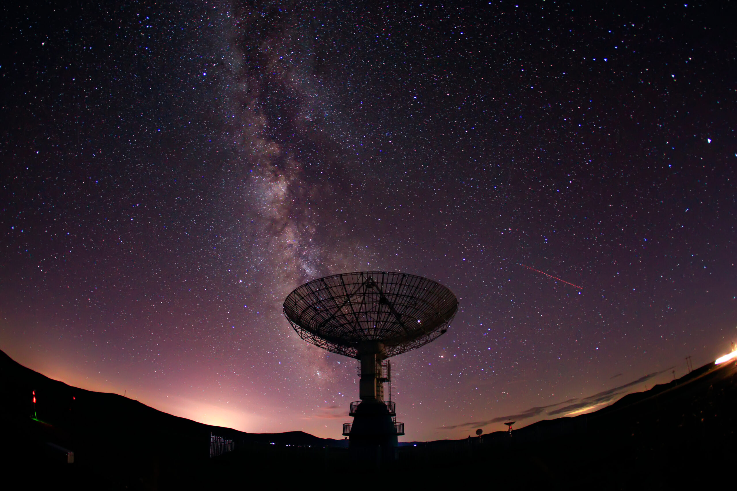 Primul semnal radio detectat direct de la o exoplanetă: descoperirea planetelor din sistemul β Pictoris
