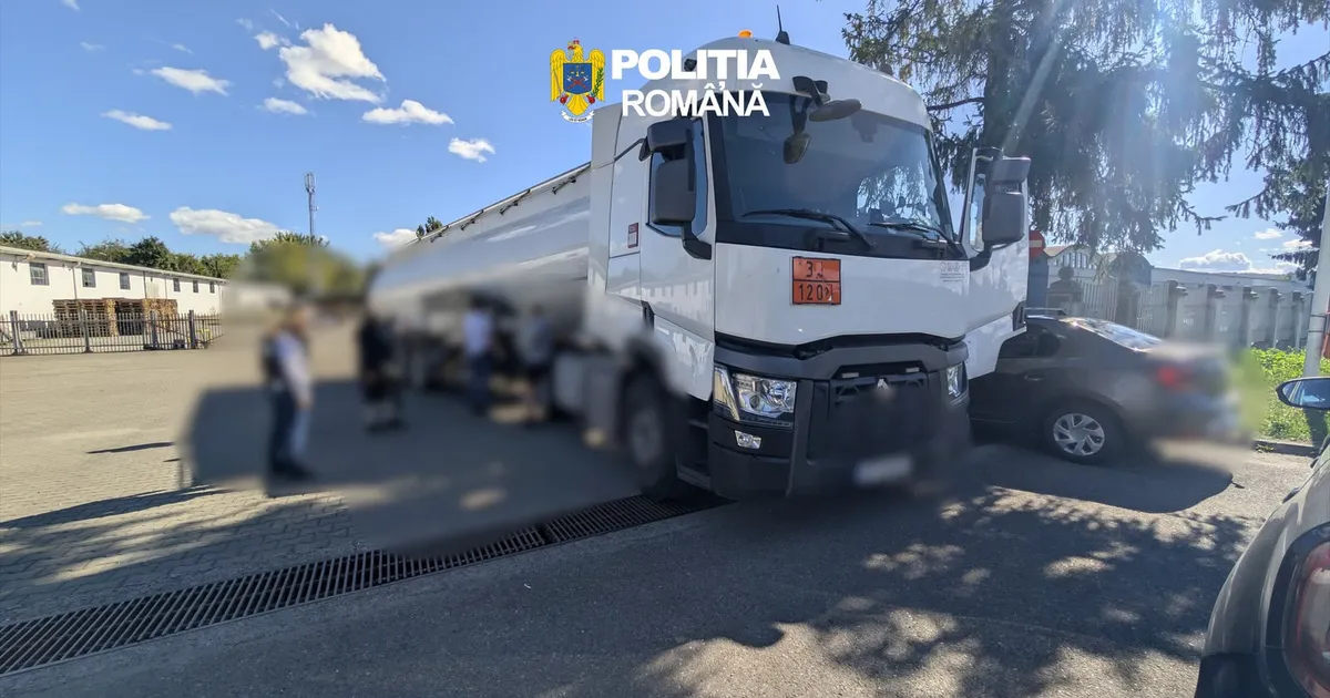 Șoferi de autocisterne reținuți în Prahova pentru furtul de combustibil transportat