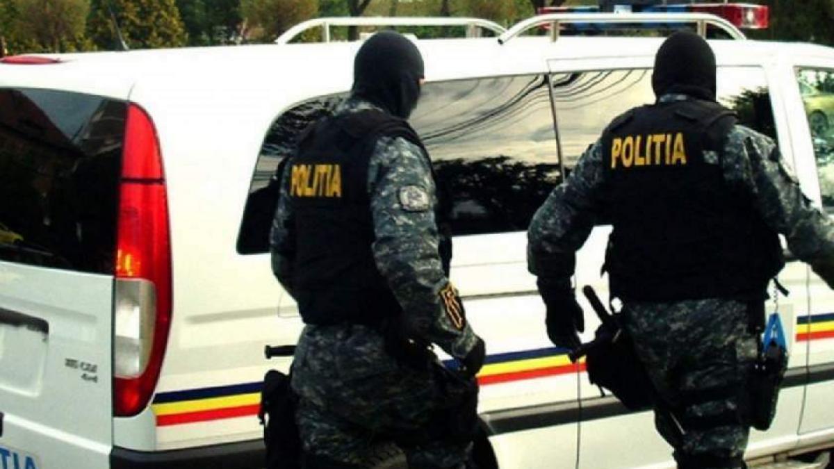 Operațiune masivă de poliție în trei județe: 18 percheziții pentru deținerea ilegală de arme și muniție