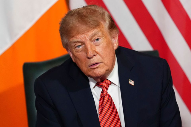 Donald Trump refuză să încetinească dezvoltarea inteligenței artificiale pentru a menține avansul SUA