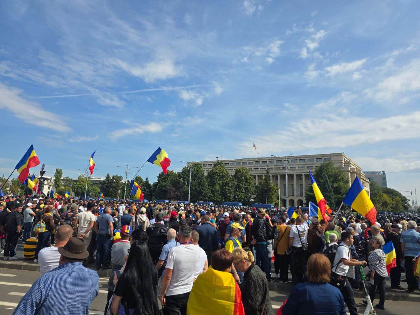27 de persoane reținute de Parchetul Tribunalului București după violențele din Piața Victoriei