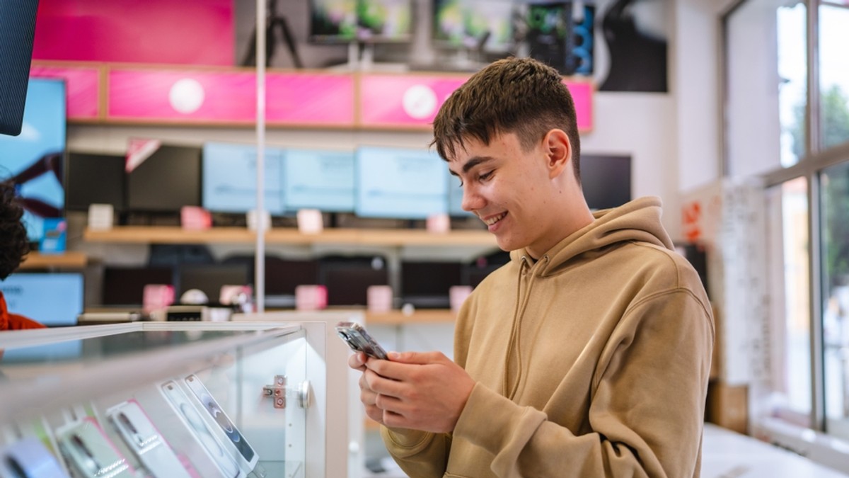 Ghid de achiziție smartphone: 9 specificații tehnice esențiale pe care trebuie să le verifici