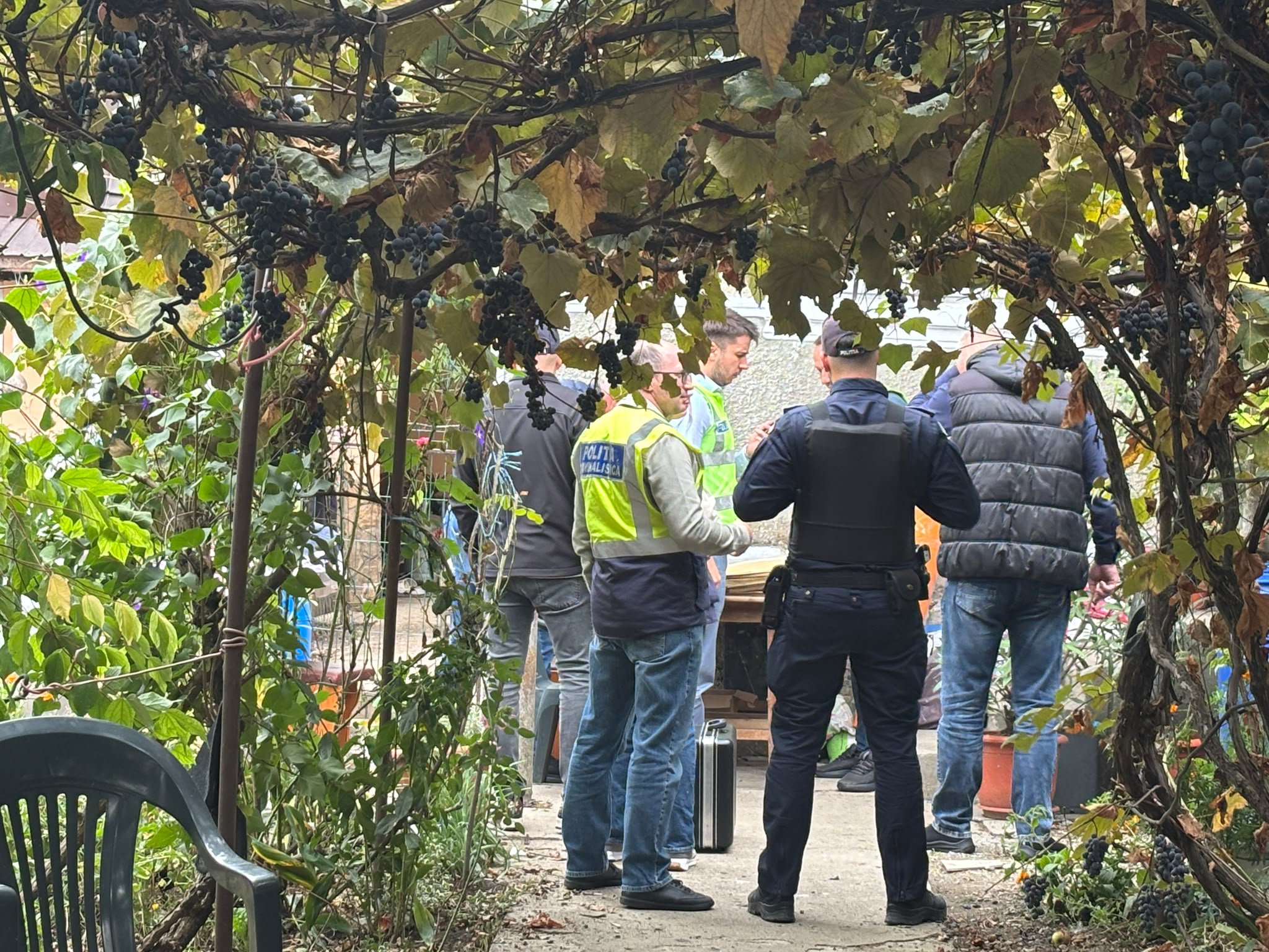 Bărbat este căutat de poliție după ce trupul unei femei a fost găsit într-o valiză pe Olt