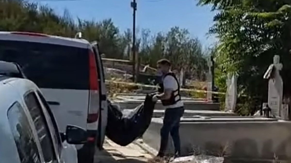 Descoperire macabră la Cimitirul Strehăreț din Slatina: au găsit cinci saci cu oase într-o criptă falsă