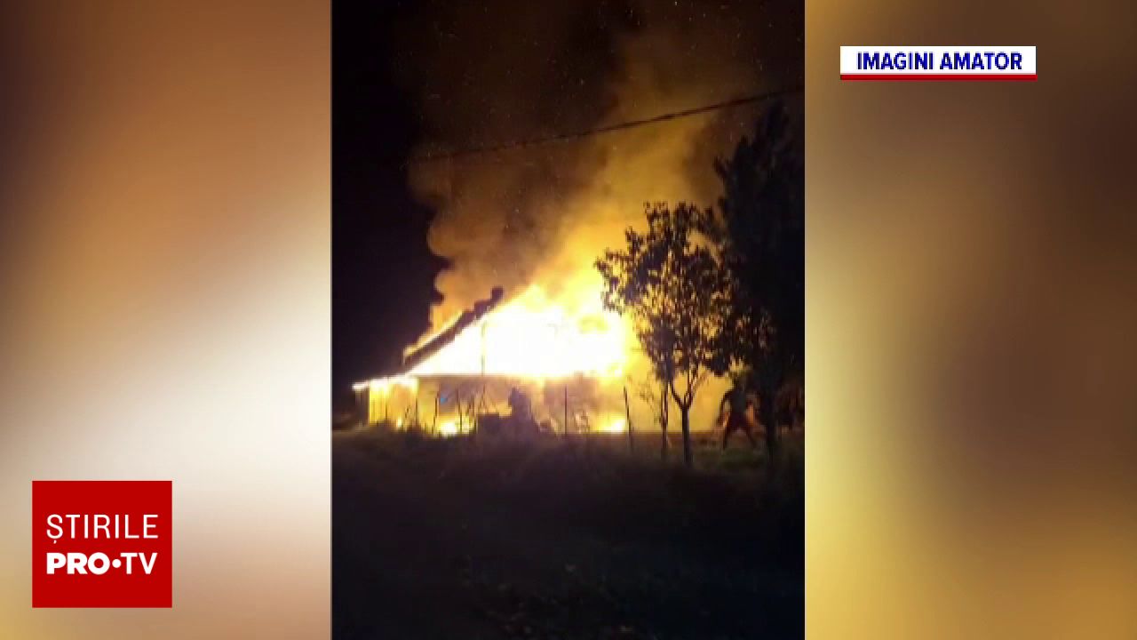 Un incendiu violent a distrus o locuință în Mureș: un tânăr de 20 de ani a fost salvat din flăcări