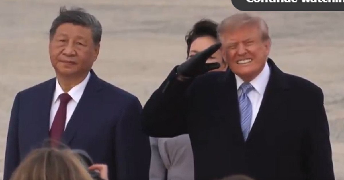 Donald Trump a fost deranjat de un zgomot puternic în timpul ceremoniei de primire a lui Xi Jinping