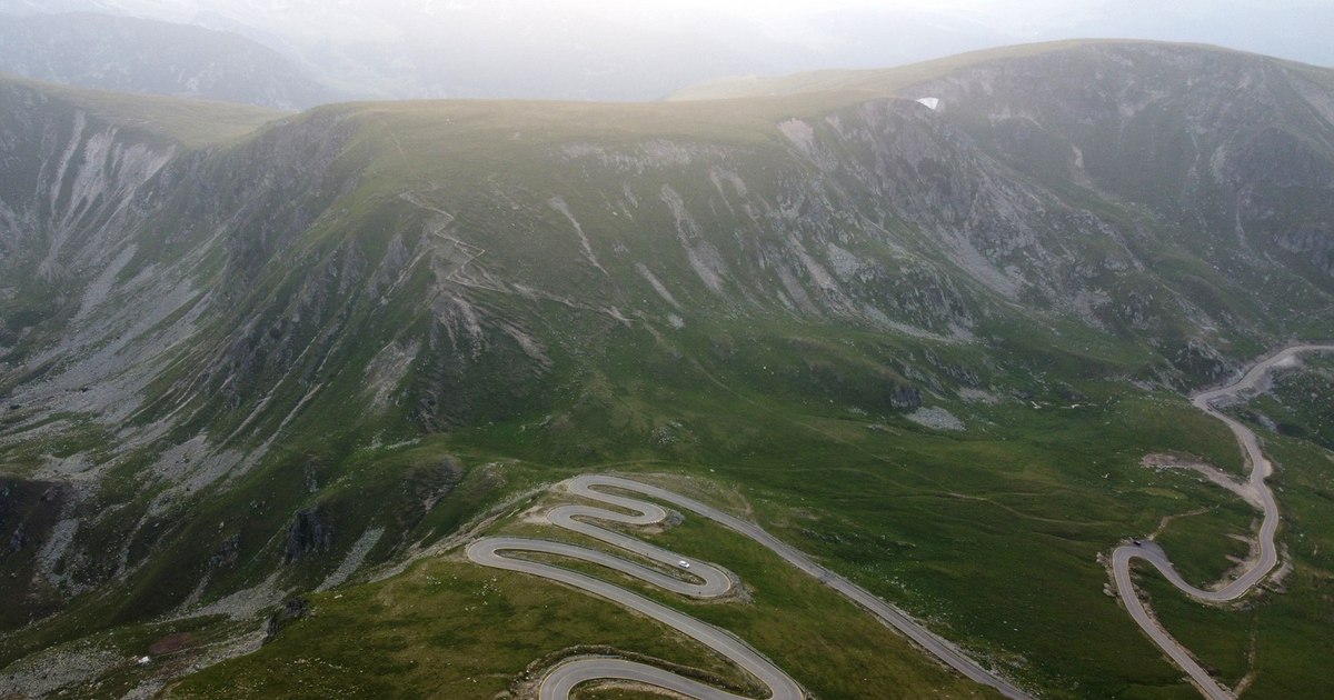 Transalpina se pregătește de închiderea sezonului: primele ninsori și lapoviță pe DN 67C