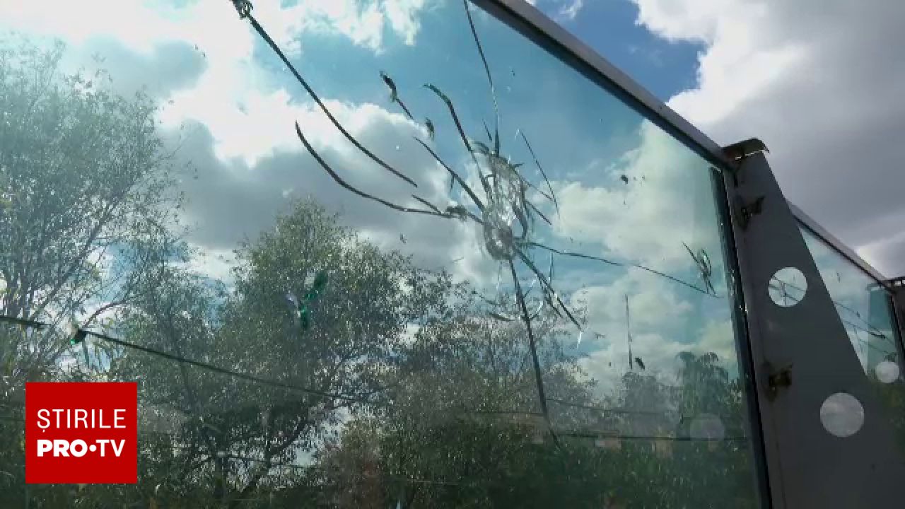 Digul panoramic din Arad a fost distrus de vandali: aproape 300 de panouri de sticlă au fost sparte