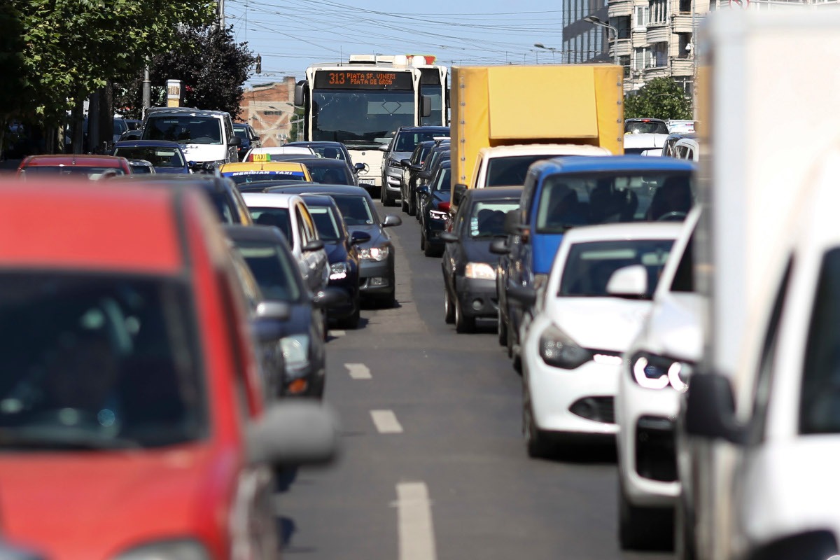 Proiect de restricționare a mașinilor de curierat și aprovizionare în București la orele de vârf