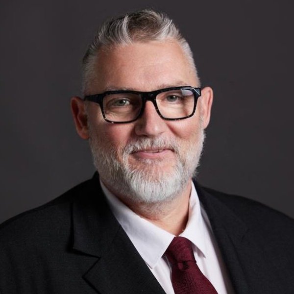 Adrian-Victor Vevera: Inteligența Artificială este atât un prieten, cât și un inamic al omului