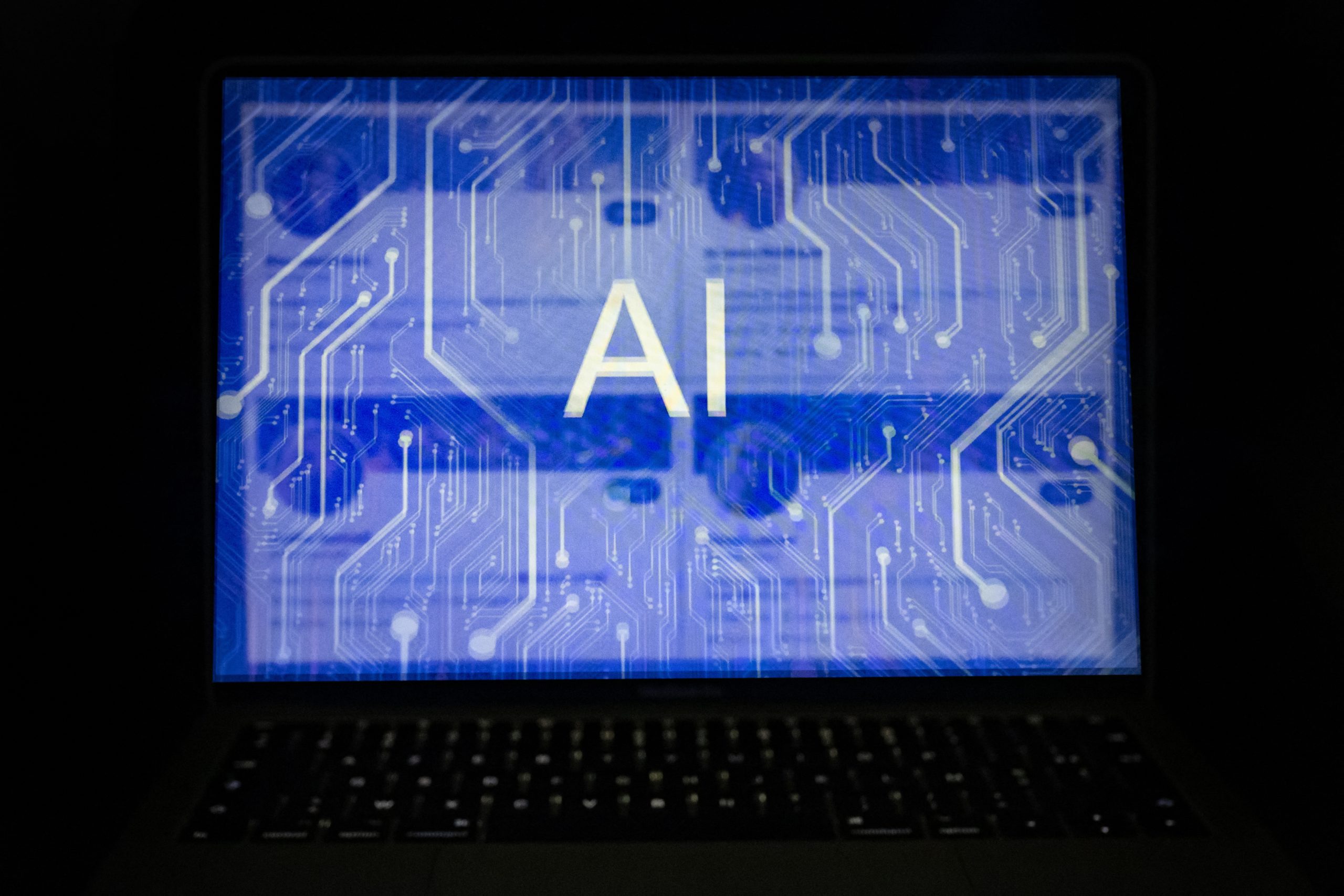 Modelul Claude al Anthropic a descoperit autonom un nou sistem enzimatic în secvențe de ADN