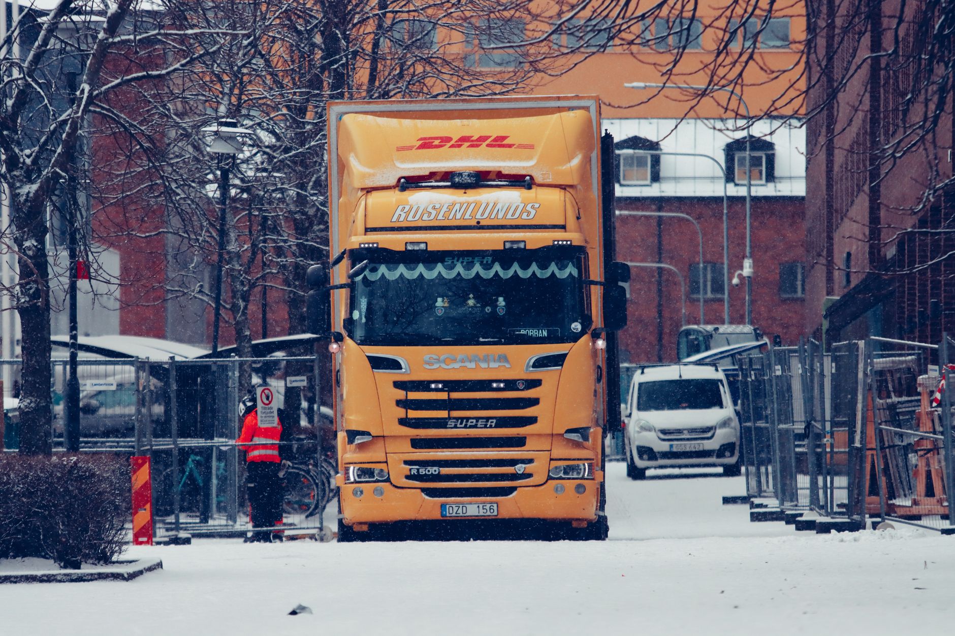 Restricții de trafic în București: mașinile de marfă și curieratul vor fi interzise în orele de vârf