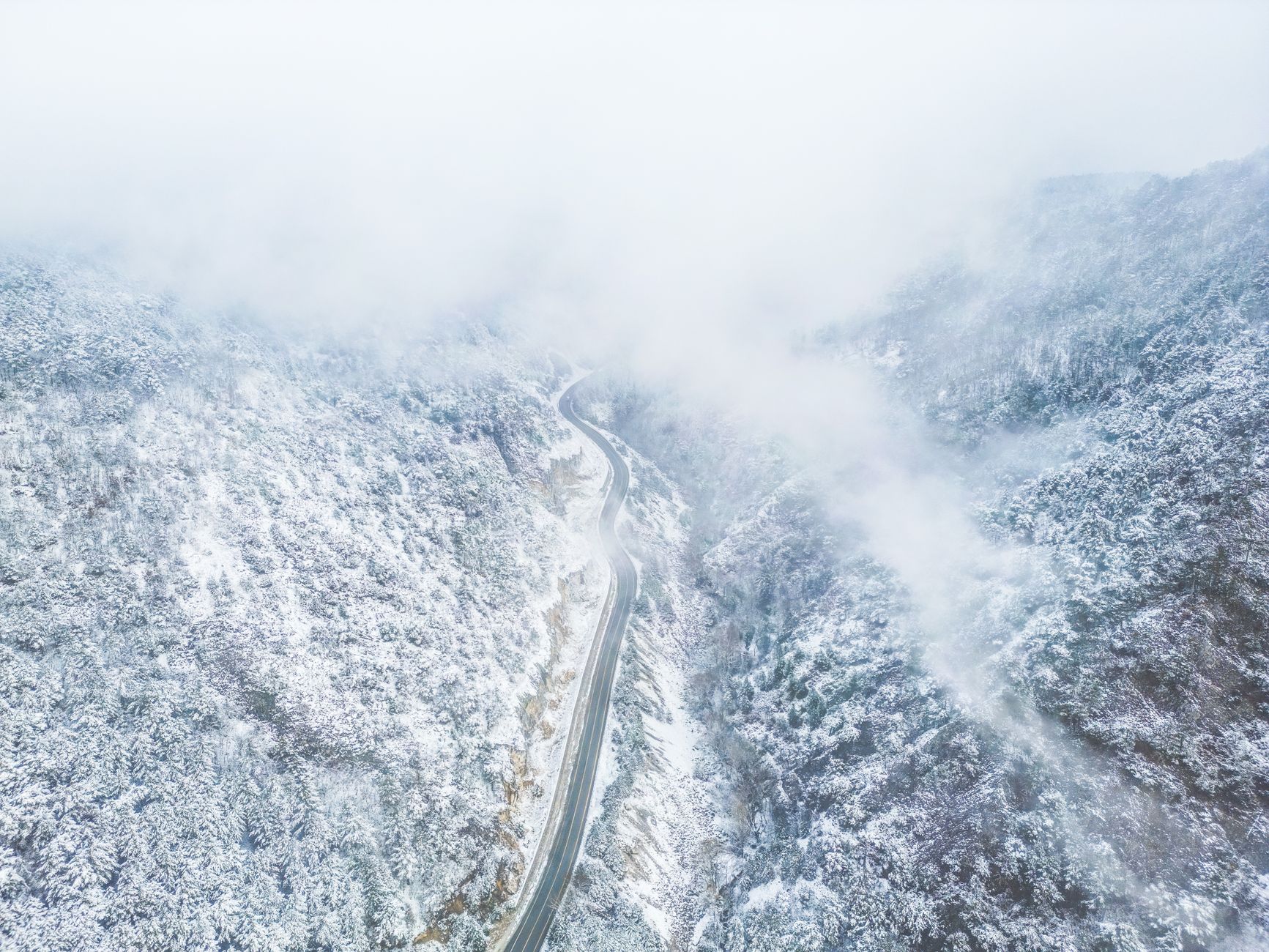 Modificări de circulație pe drumul Transalpina încep de sâmbătă, din cauza condițiilor meteorologice nefavorabile
