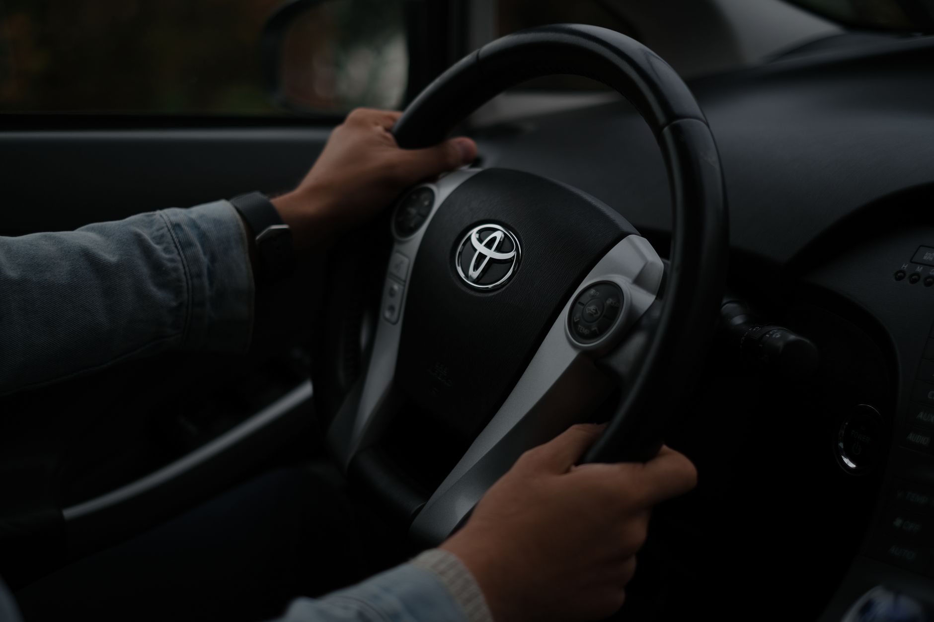 Peste 2,8 milioane de mașini Audi și Volkswagen rechemate din cauza unui defect la direcție