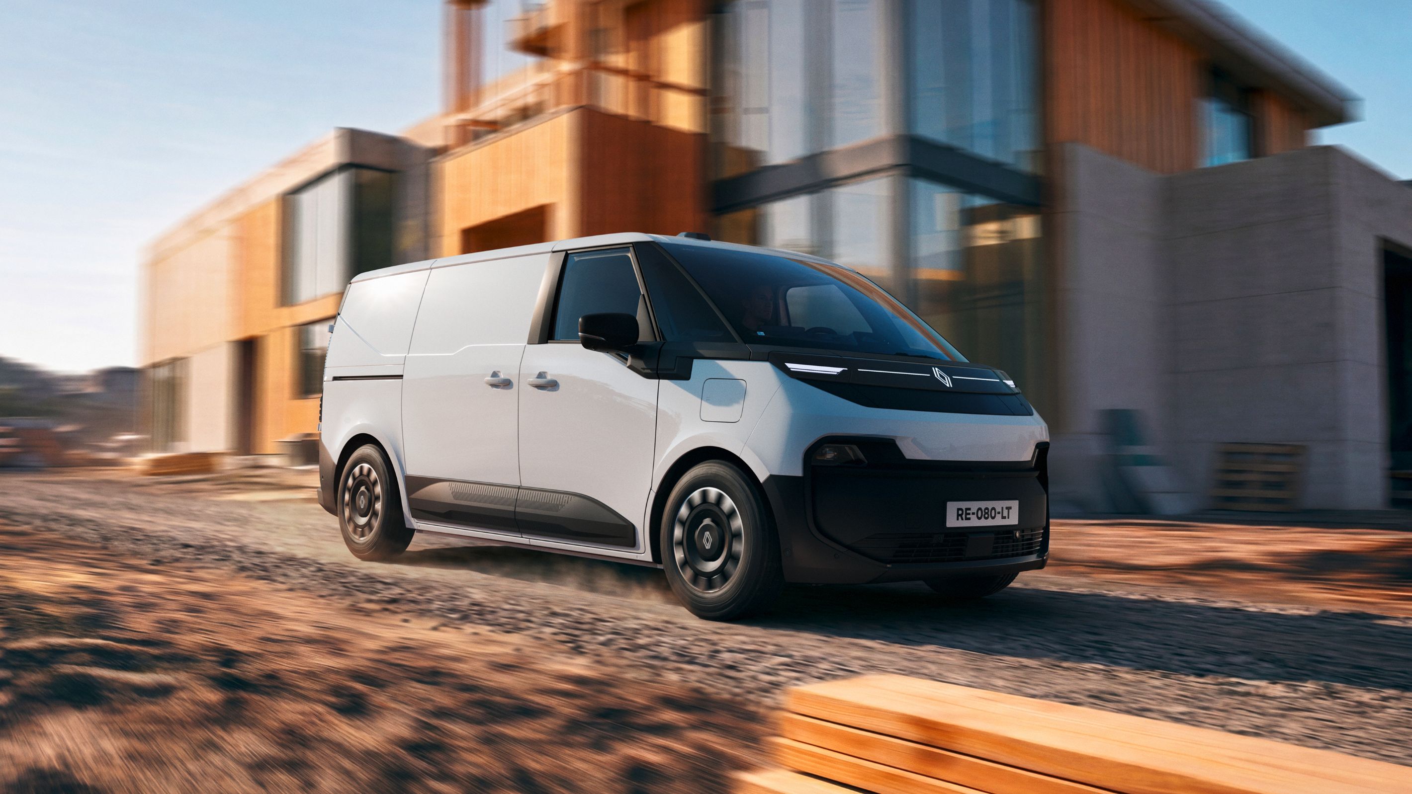 Renault extinde gama de utilitare electrice cu noul model Trafic Van E-Tech
