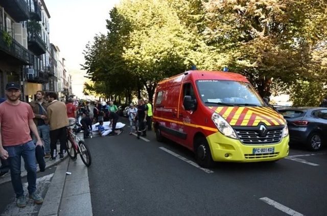 Accident în Franța: Un șofer a lovit manifestanții la un marș pentru climă din Clermont-Ferrand