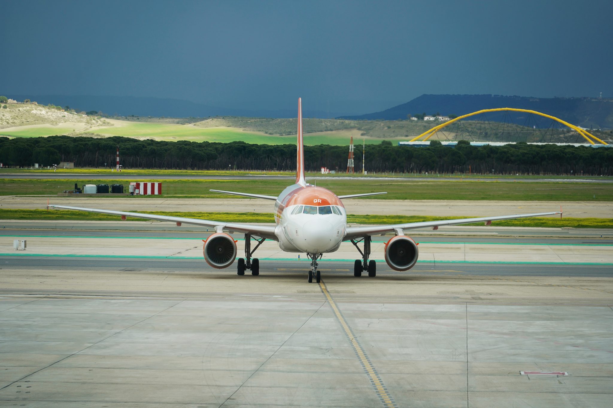 Aterizare de urgență pe aeroportul Otopeni după ce un avion cu 170 de pasageri ar fi lovit o pasăre