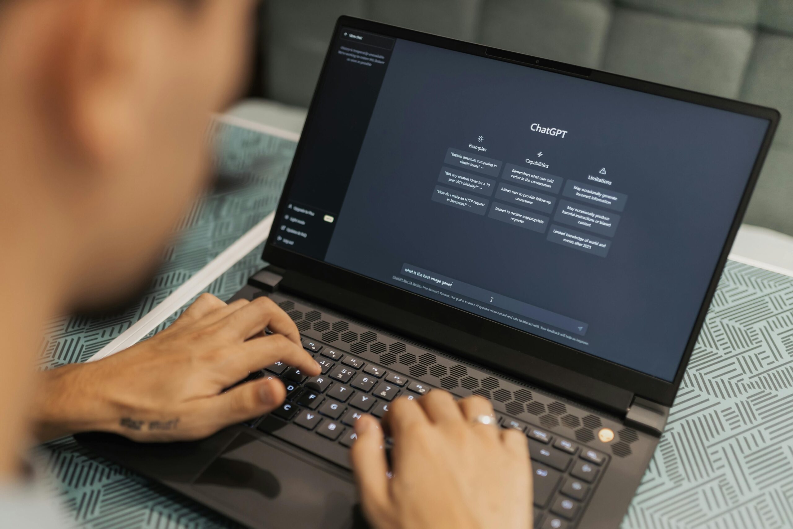 OpenAI confirmă publicarea online a unor imagini încărcate de utilizatorii ChatGPT de către agenții AI