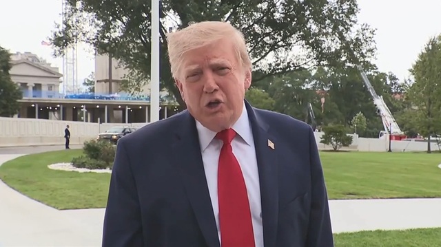 Donald Trump aprobă noi standarde de consum pentru automobile și renunță la susținerea vehiculelor electrice