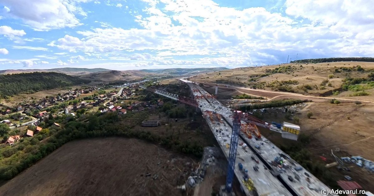 Viaductul Nădășelu de pe Autostrada Transilvania este aproape gata. Structura de 1,2 km a fost finalizată