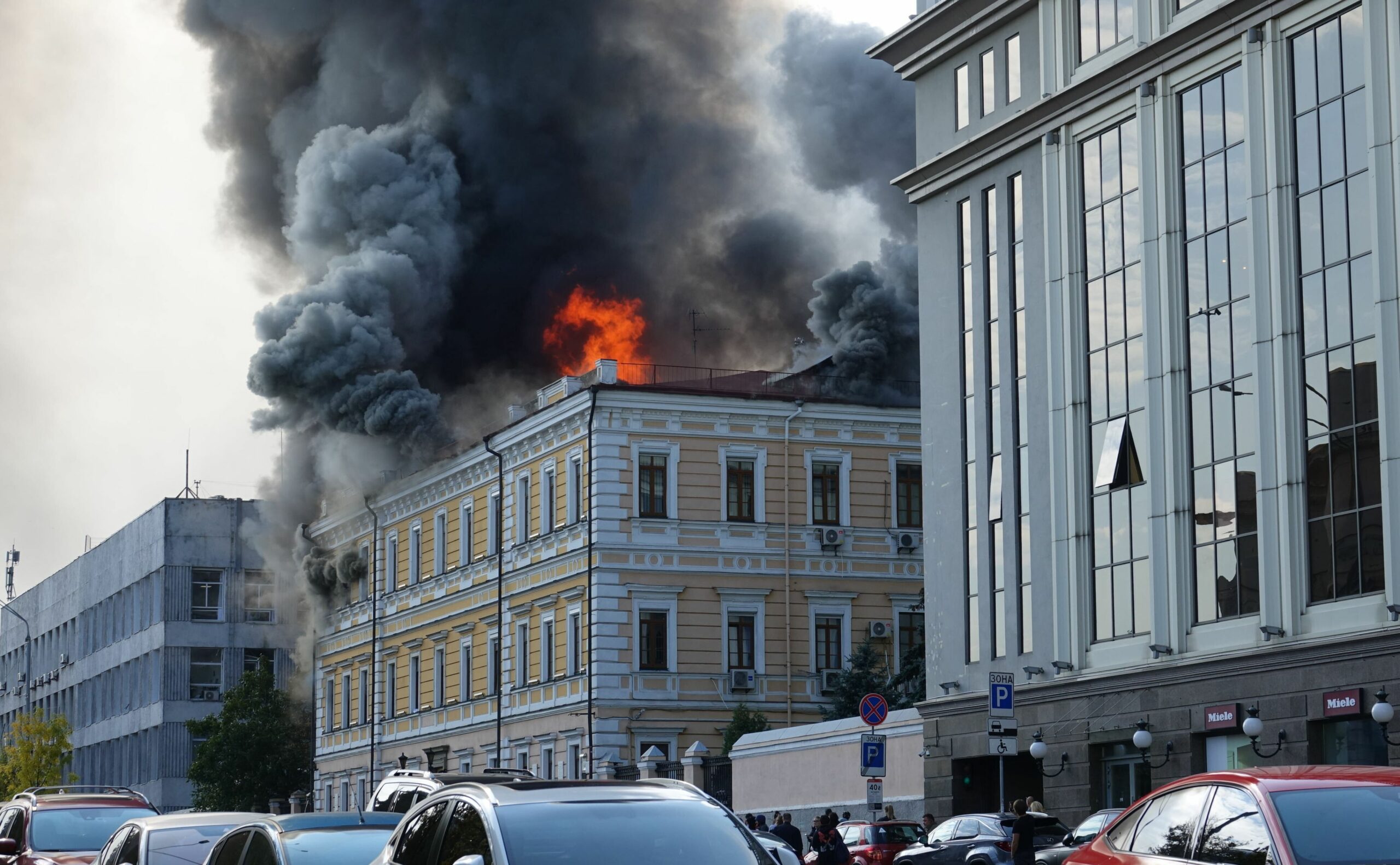 Atac devastator cu drone rusești asupra Kievului: Academia Națională de Științe a fost lovită de un incendiu masiv