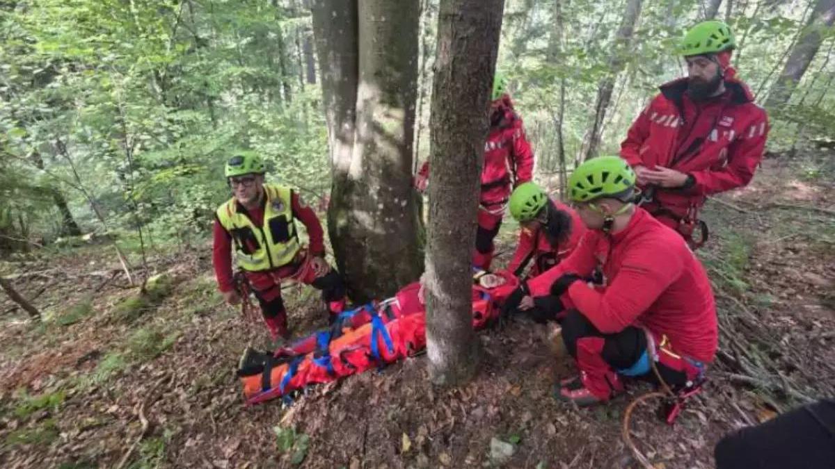 Tragedie în Mureș: o persoană a decedat după un accident într-o zonă greu accesibilă lângă Eremitu