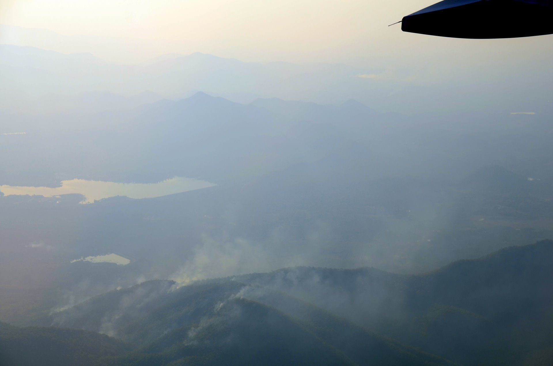Incendiul din Parcul Național Domogled – Valea Cernei continuă: 400 de hectare sunt afectate
