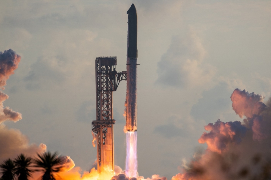 Starship SpaceX reușește prima inserție orbitală și prima misiune comercială de succes